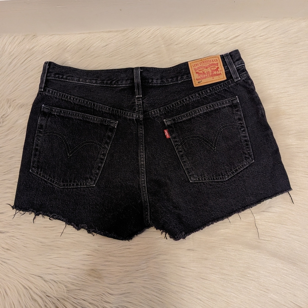Levi's 501 black cut off raw hem button fly shorts size 31 - Picture 2 of 7